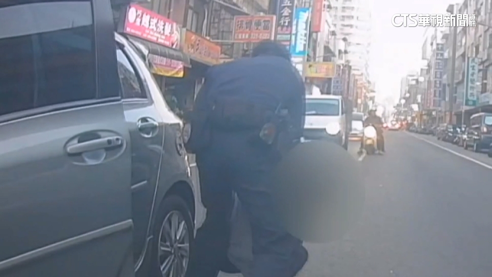 男酒駕肇逃又衝撞警車　警拔槍壓制搜出「喪屍煙彈」