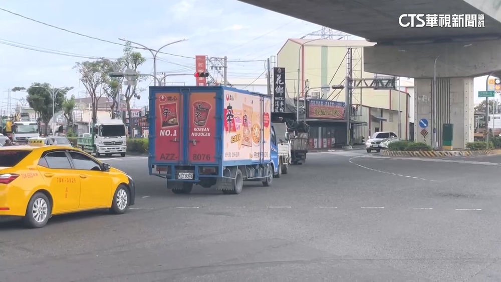 高雄大寮車禍熱區！沒左轉專道.號誌　居民盼改善