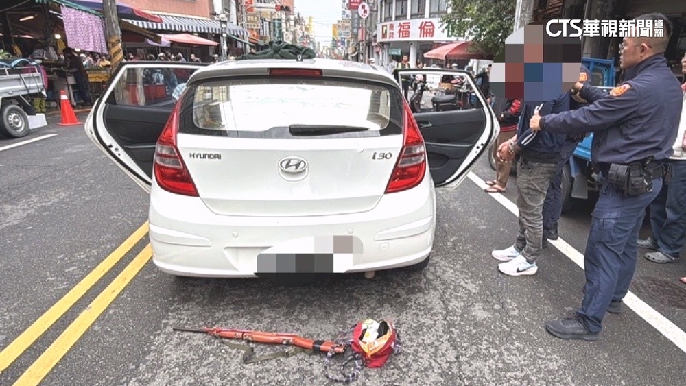 台中東勢街頭槍響！　警追通緝犯遭衝撞　開3槍逮人