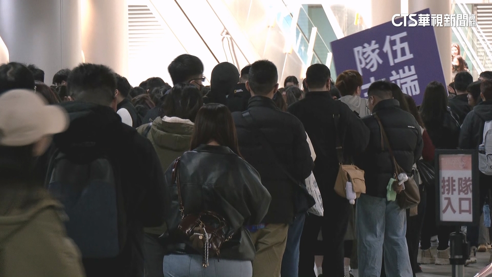 「少時」泰妍首海外巡演登台　粉絲清晨大巨蛋外排隊