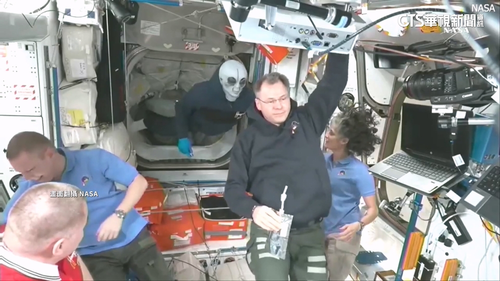 太空站竟出現「外星人」！滯留9個月太空人19日返地球