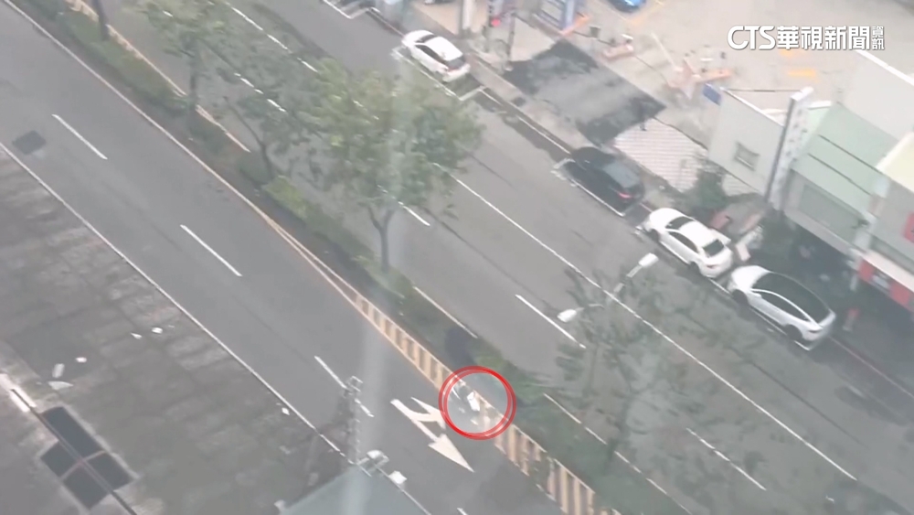 騎士違規拒檢逆向逃竄險撞警！　大批警力攔截