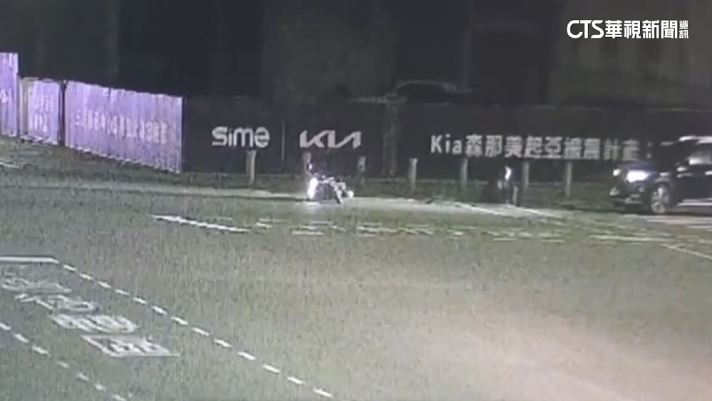 停紅燈遭追撞！重機騎士「滾數圈傷」　惡駕駛肇逃