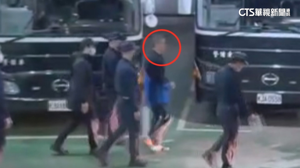 柯文哲開庭近6小時　庭上起身強調：絕不會逃亡