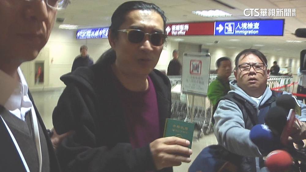 亞亞喊沒宣揚武統　陸委會曝她喊「插滿五星旗」影片