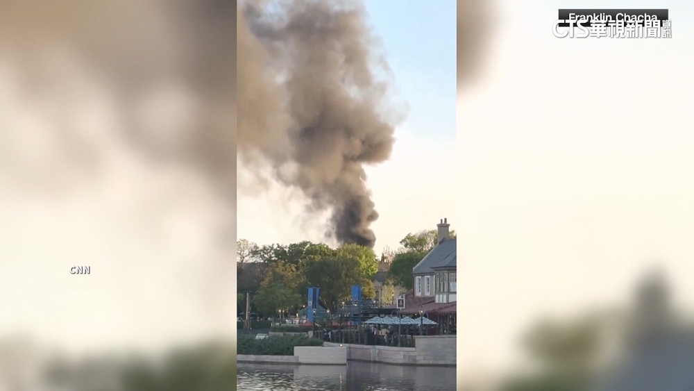 美國佛州迪士尼樂園火災　濃煙沖天畫面曝
