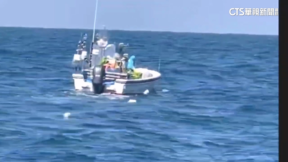 中國快艇侵門踏戶　竟在漁民面前強搶漁獲漁具