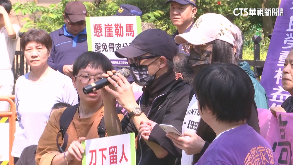 亞亞陳情抗議「夫首現身力挺」　劉世芳批「三戰齊發」