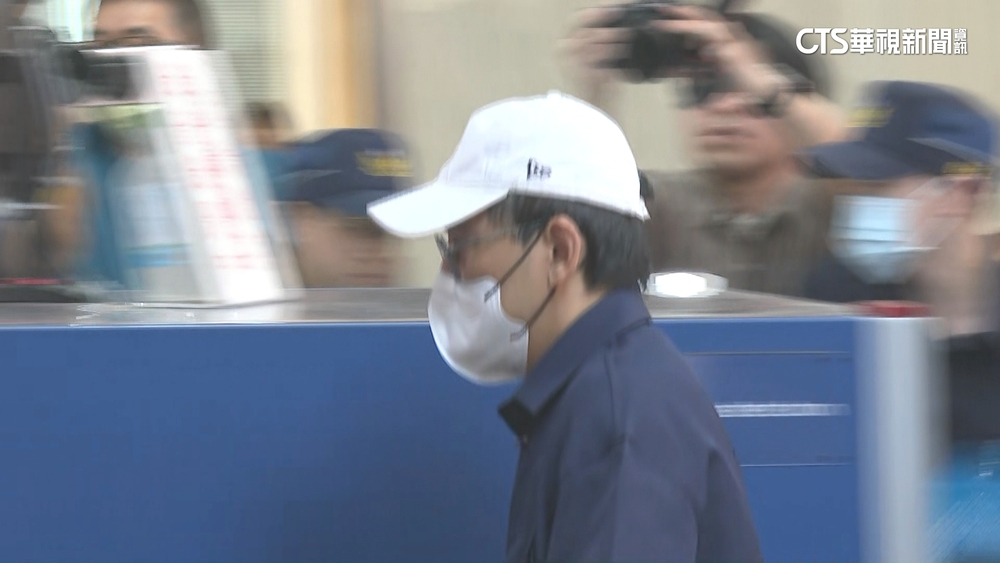 黃子佼二審出庭「坦承部分犯行」　面對媒體不發一語