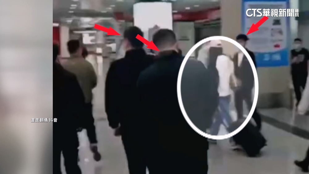 神祕接機人「鑽石隊形」包圍亞亞　中網友：國安人員？