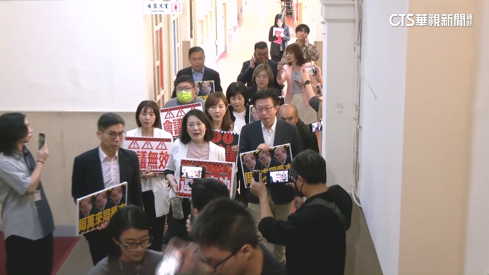 藍公投案逕付二讀　綠控「會議無效」直搗韓國瑜辦公室