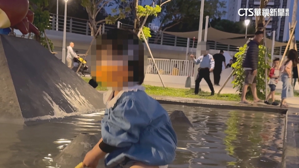 保全「戲水池洗拖把」家長傻眼　公園處：行為不當將罰款