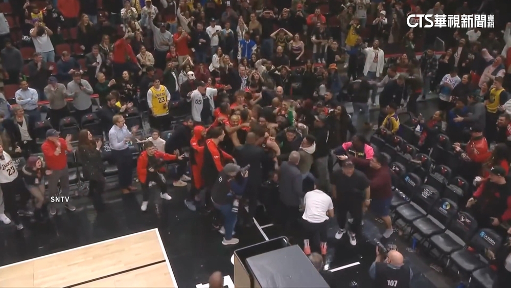 「詹皇」英雄變戰犯 傳球失誤、公牛有機可趁