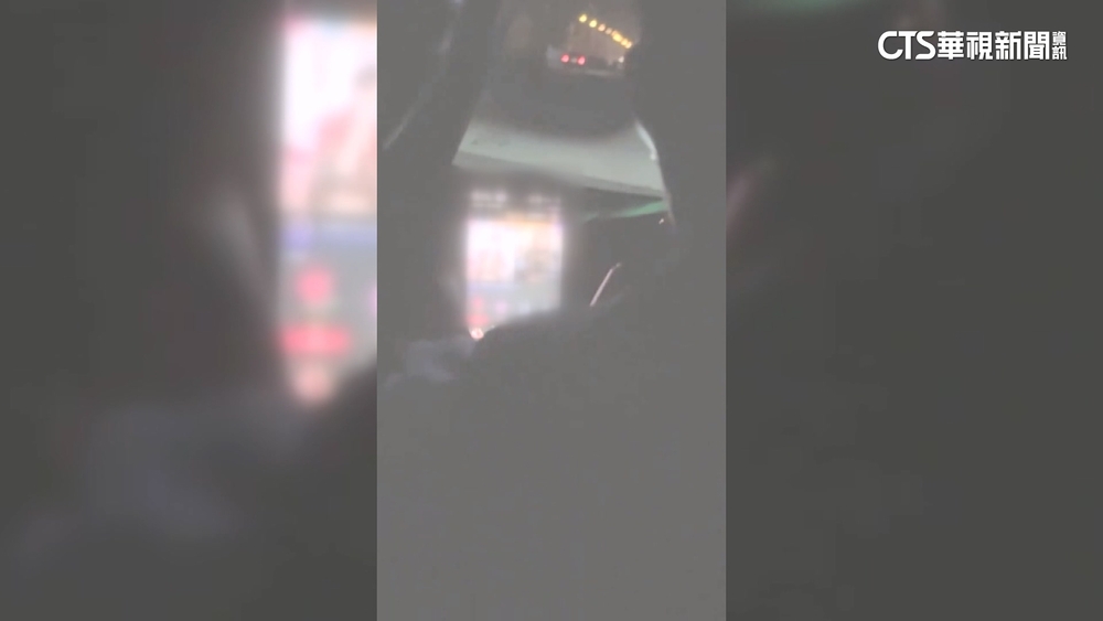 運將開車「看直播還刷禮物」　長達半小時乘客嚇壞