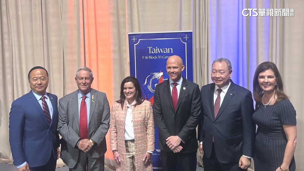 美售台新型F-16戰機首架出廠　柏鴻輝.俞大㵢觀禮