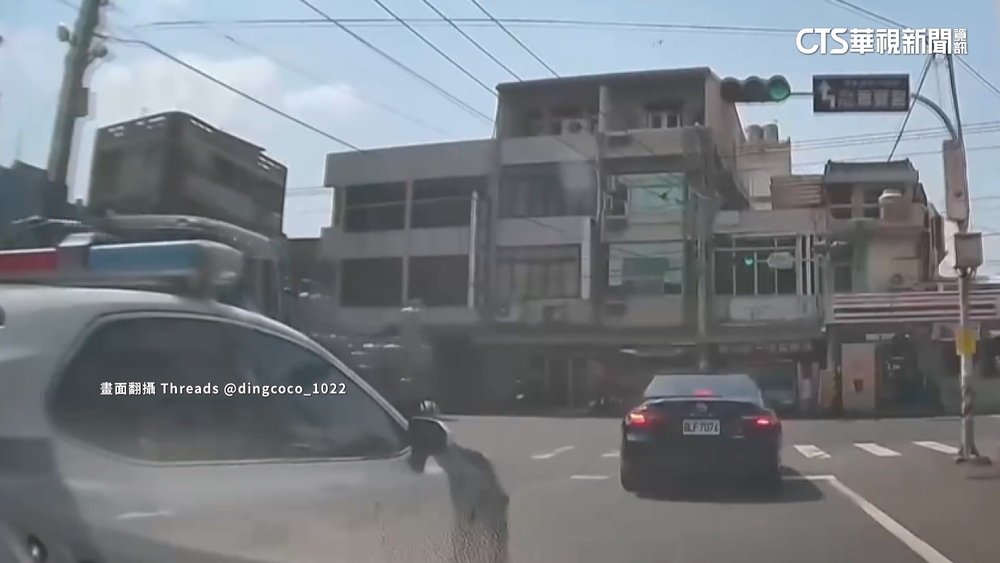 驚險！　雲林警車違規逆向超車　差點撞轉彎大貨車