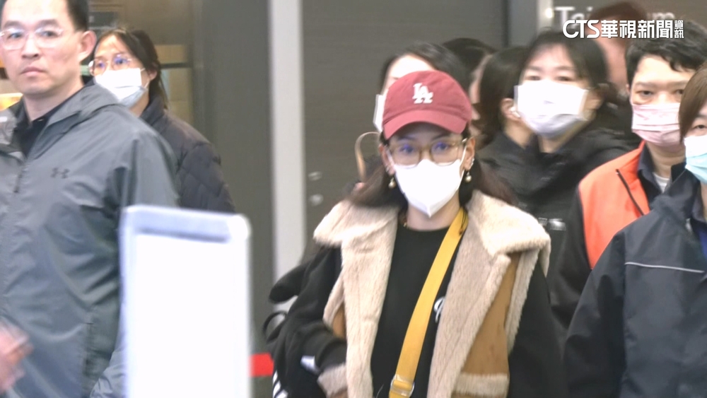 離境期限到！　「恩綺」出境前往成都　劉世芳：1人猶豫中