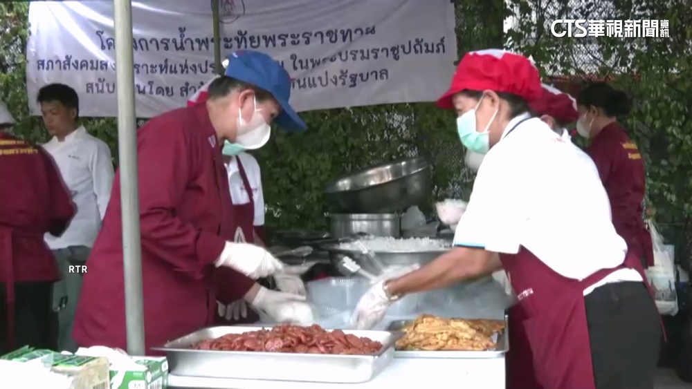 還能找到生命跡象！　泰志工煮熱食支援救難隊繼續搜救