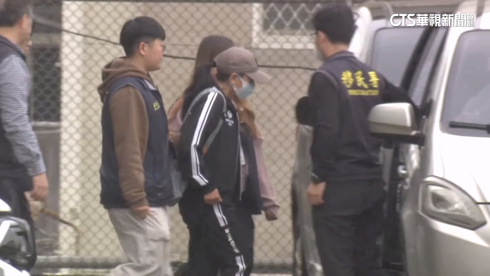 現身桃機14：30離台　中配小微：為何道歉哪裡有錯