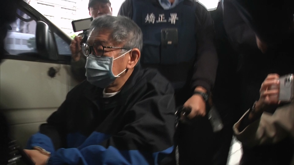 柯文哲親自查看取出的結石！　院方曝柯術後狀況良好、將住院觀察1天