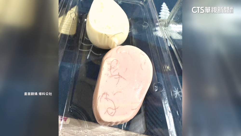 食安疑慮？　鎮瀾宮外圍攤販　兔子造型布丁底部黏毛