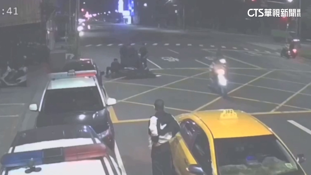 夫接應！通緝犯警局門口「脫逃5秒」　2警疏失將懲處