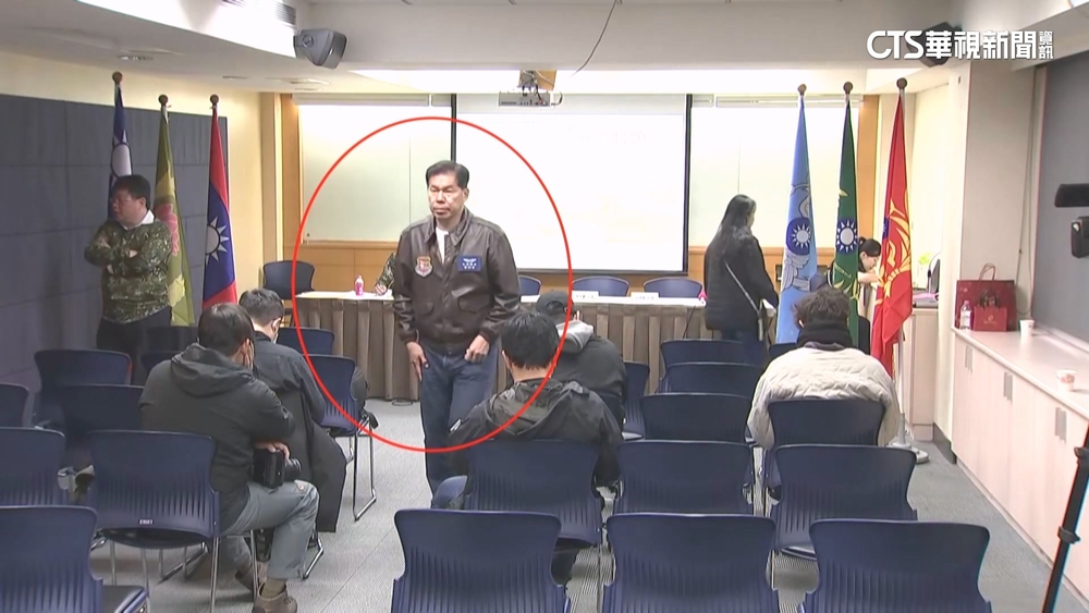 挺罷免遭踢出空軍官校群組　台灣鷹爸：處決式表決