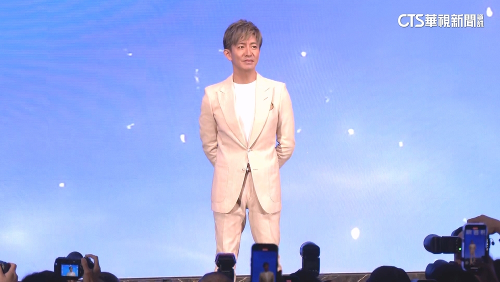 木村拓哉睽違7年來台！　天王親和力爆表「幫忙搬道具」