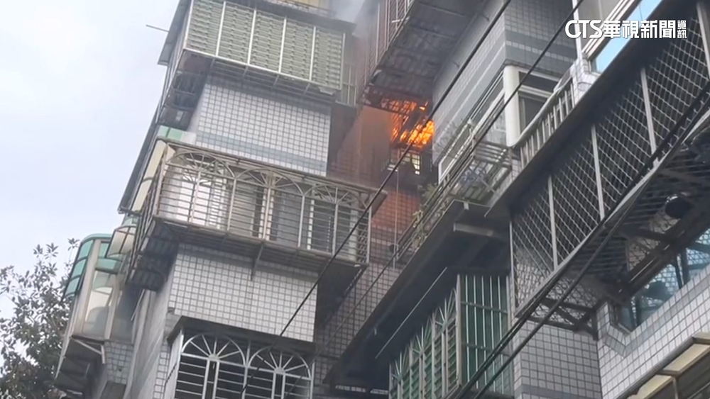 疑電器走火！萬華公寓清晨火警竄黑煙　火勢速撲滅