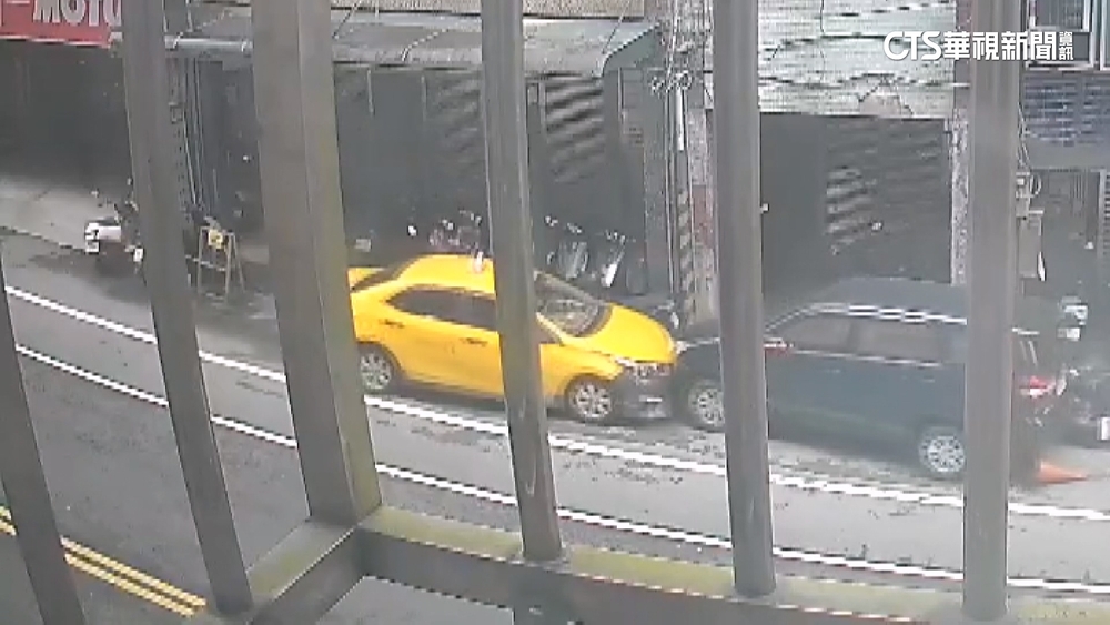 運將吃安眠藥又酒駕　逆撞再倒退嚕「二度車禍」