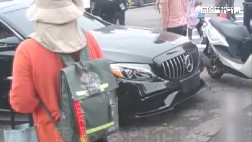 掛假車牌跟隨大甲媽　員警眼尖揪無照駕駛