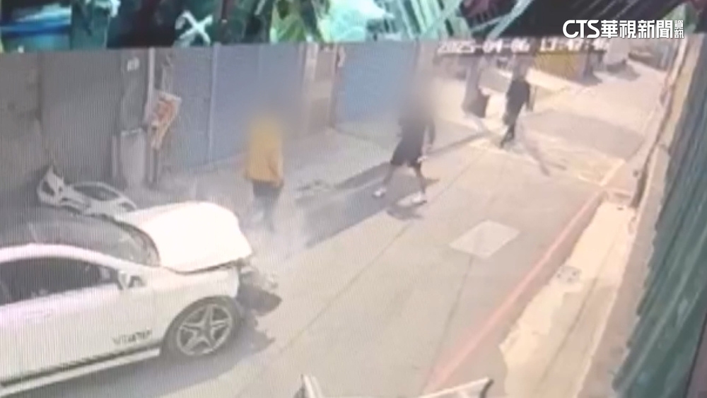 分手後爆口角！　男蓄意衝撞前女友座車　友怒揮利器