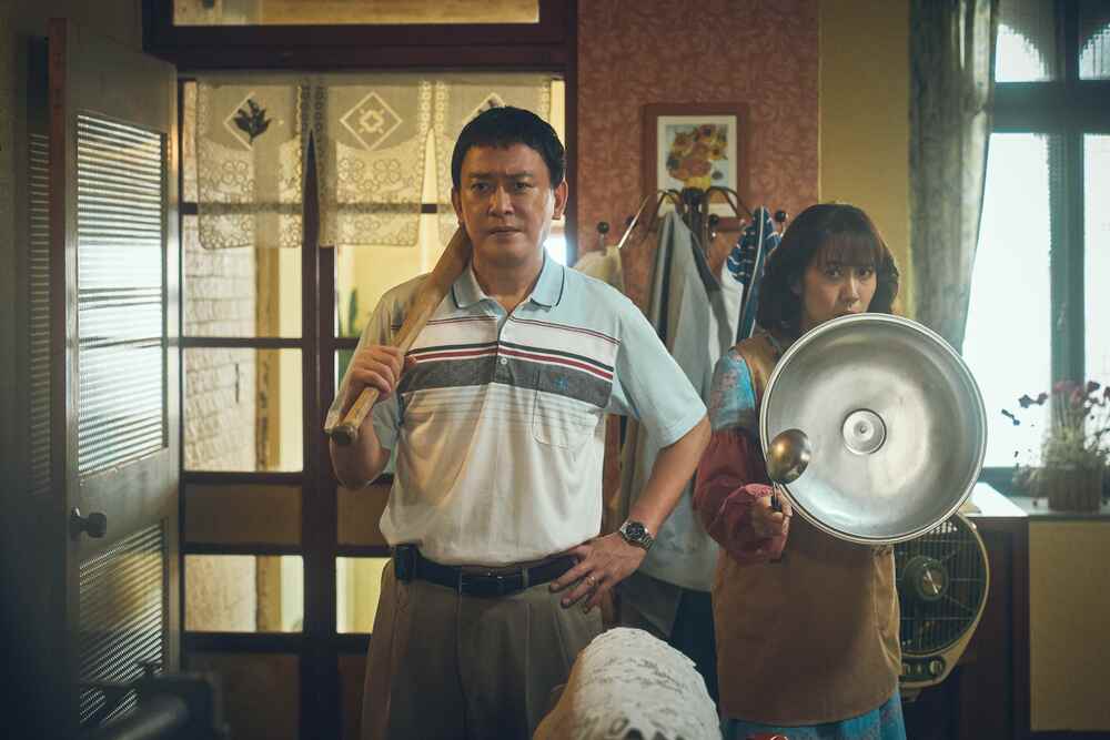 《成功路上》劉昆明(王識賢飾演)、羅秀萍(張詩盈飾演)防備外來者