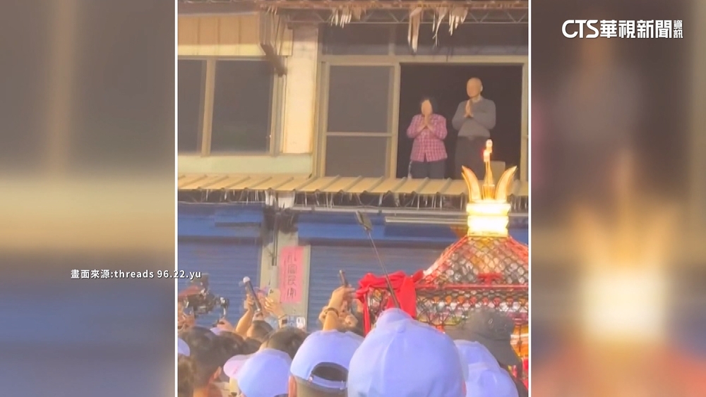 「遶境搖滾區」萬人包圍媽祖鑾轎　公嬤自家輕鬆拜