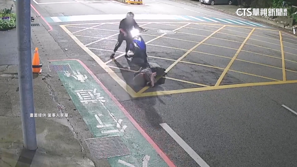 拄杖翁過馬路遭撞癱　家屬怒控騎士未聞問