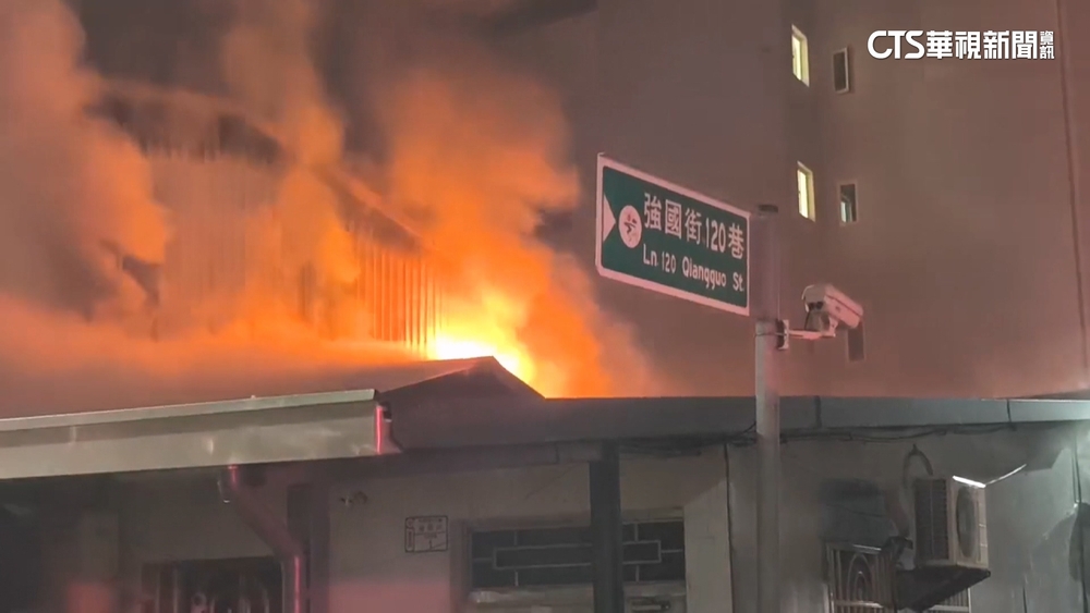 出租套房起火傳爆炸聲！1外籍男困2樓亡　疑女租客縱火