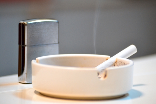 喬裝未成年買菸　近3成業者沒查證件就賣　檳榔攤最常違規