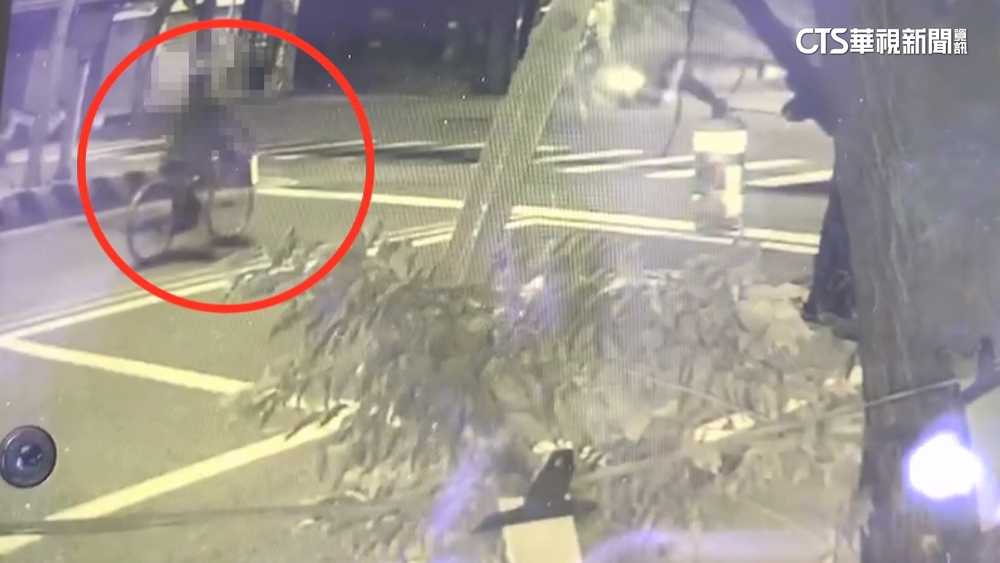 單車婦遭後方騎士追撞！　人車噴飛倒地　送醫急救不治