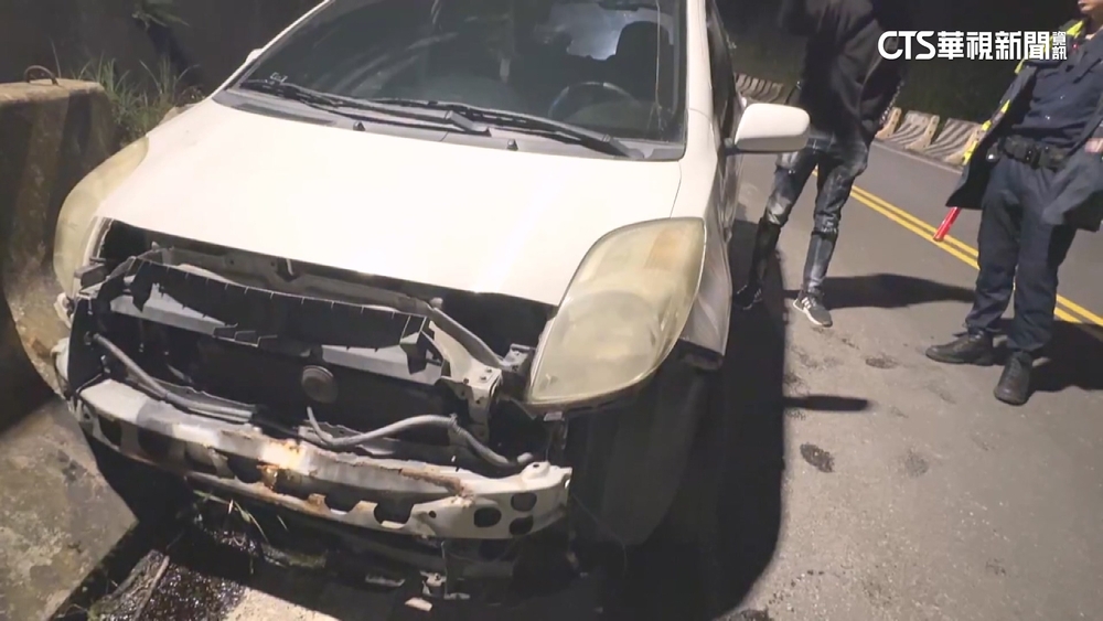 無照自撞辯「碎石多」　警要求下車盤查遭乘客怒嗆