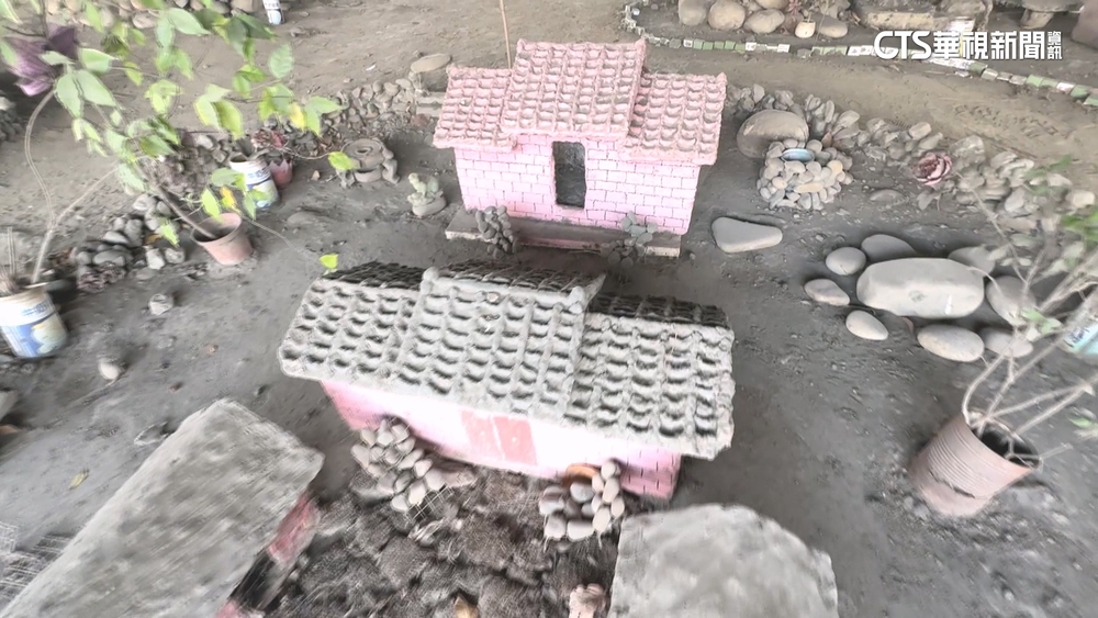 台中「橋下小人國」成廢墟　阿公遭街友討錢.毀創作