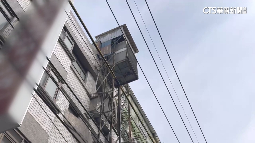 五金業者室外電梯民眾憂意外　工務局：違建要拆