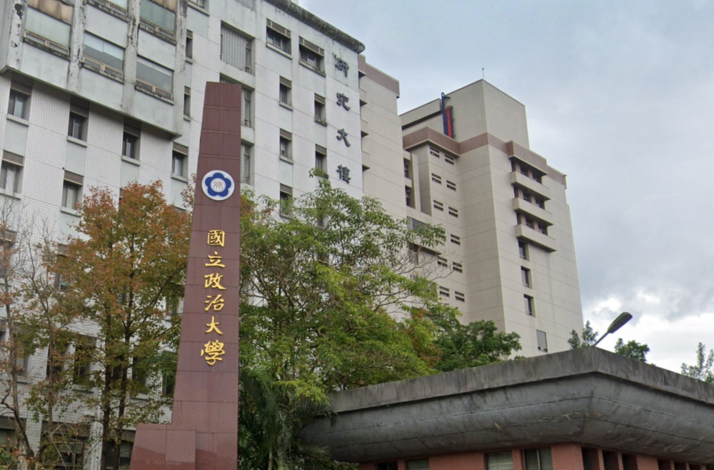 政大學生校內設罷免連署站引正反熱議　校方：不能為單一政黨宣傳或反宣傳活動