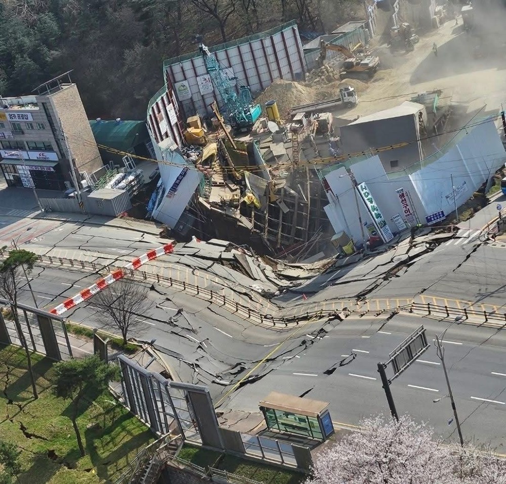 南韓興建中鐵路隧道崩塌　地面公路受損、1人仍失聯