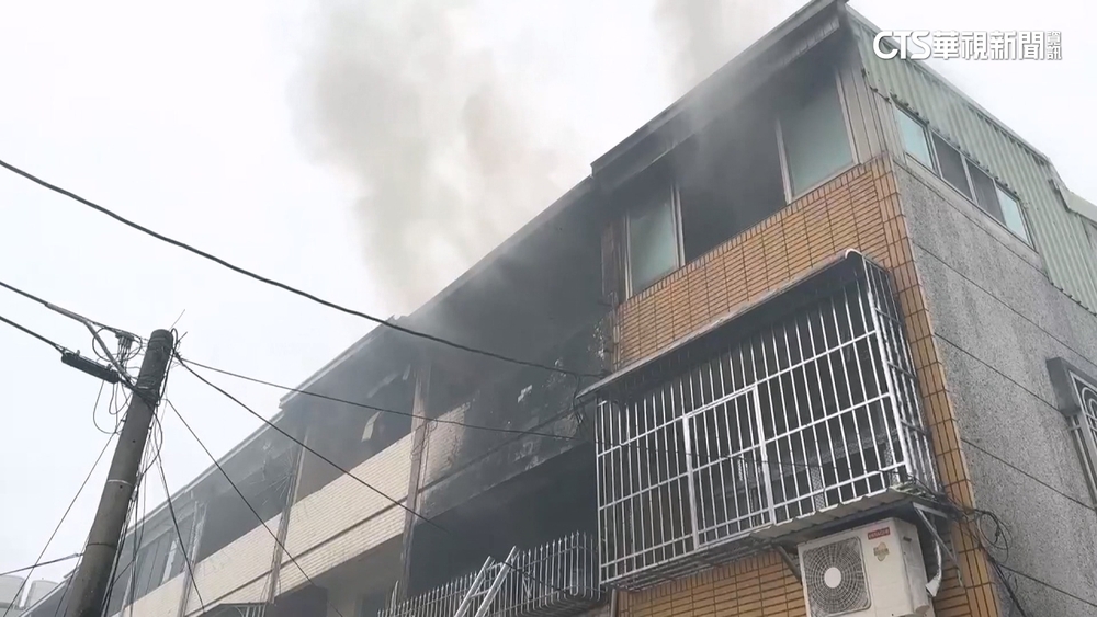 台南民宅惡火！屋主困2樓陽台獲救　9隻貓命喪火窟