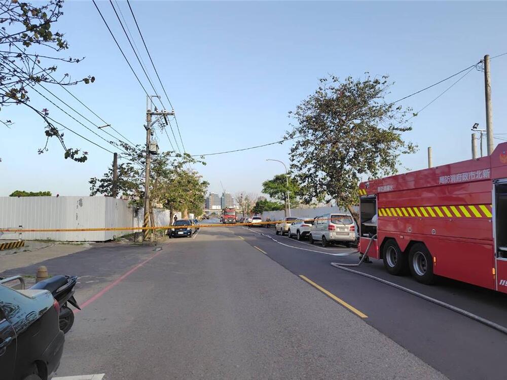 新北泰山工地挖破瓦斯管線　濃度5萬多PPM有爆炸疑慮　警消急拉封鎖線