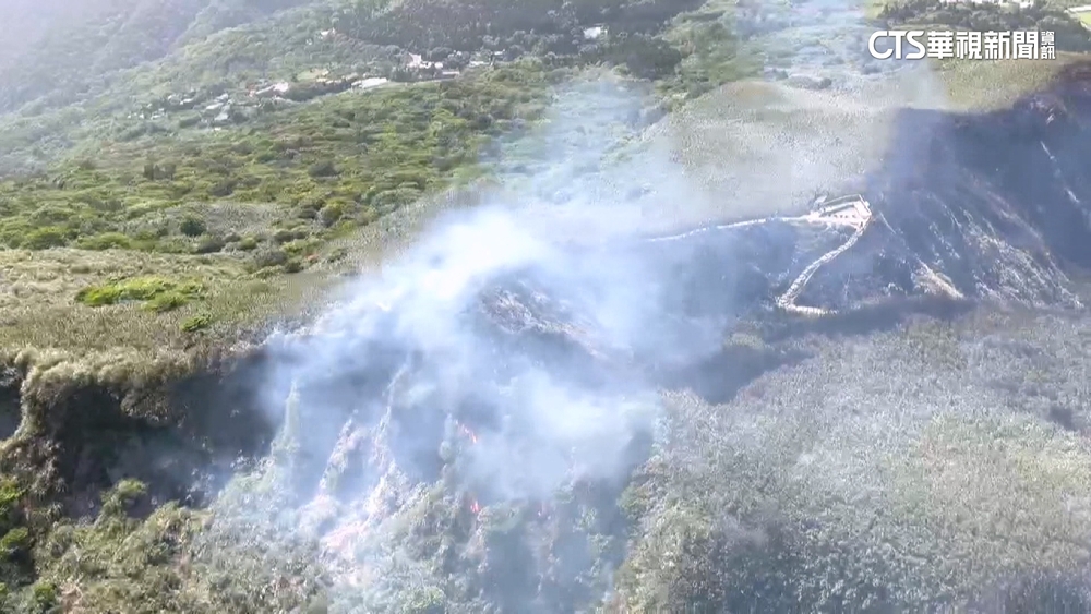 陽明山小油坑大火　百警消.空勤打火5小時撲滅