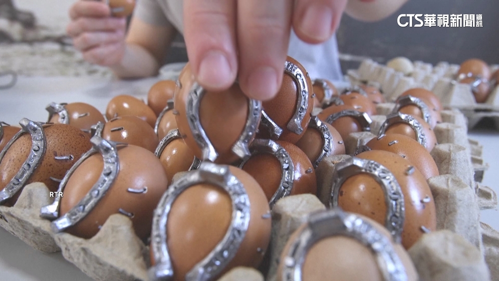 波士尼亞復活節傳統　為生雞蛋裝迷你馬蹄鐵