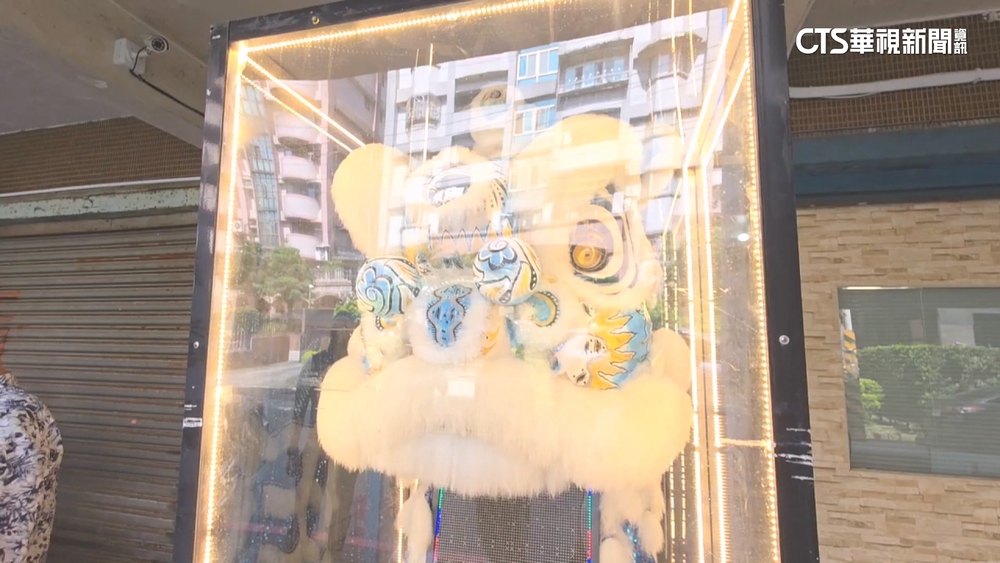 佔騎樓屢遭罰　騎樓擺喪用靈獅遭檢舉　花坊嗆：吃飽太閒