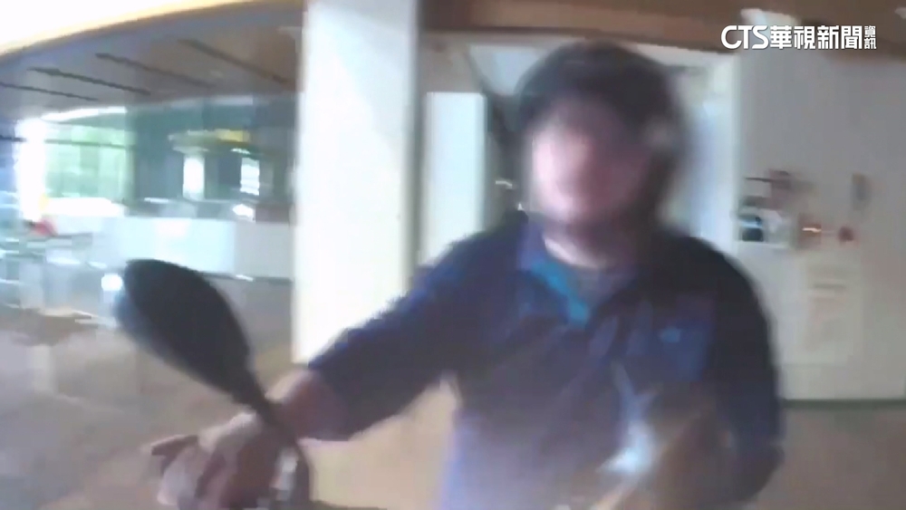 稱「不滿檢調搜KMT黨部」　男子騎機車衝進法務部