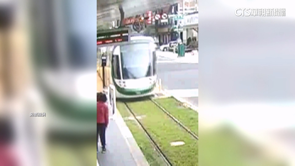 司機累了嗎？　高雄輕軌列車「倒退嚕」　民眾看傻眼